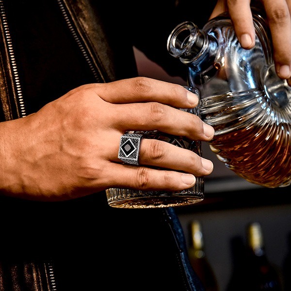 《 QBOX 》FASHION 飾品【TSR4112299】精緻個性寬版方形菱形黑鋯石純銀戒指/開口戒指-細節圖9