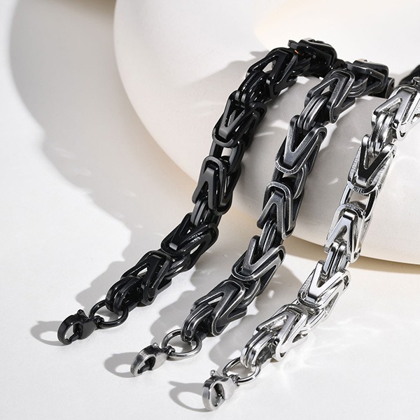 《 QBOX 》FASHION 飾品【GBR-1896】 精緻個性潮流勝利V形寬版扣環鈦鋼手鍊/手環(三色)-細節圖4