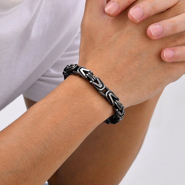 《 QBOX 》FASHION 飾品【GBR-1896】 精緻個性潮流勝利V形寬版扣環鈦鋼手鍊/手環(三色)-細節圖10