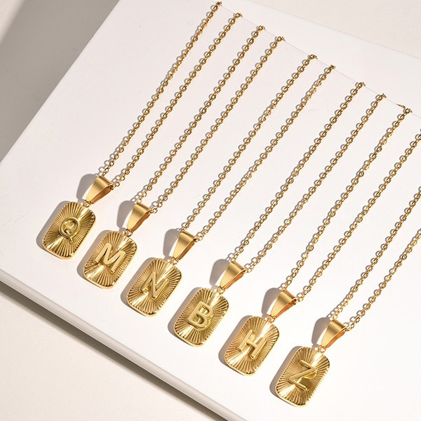 《QBOX 》FASHION 飾品【CPN-2004】精緻個性金色招運英文字母小方牌鈦鋼墬子項鍊/掛飾-細節圖6