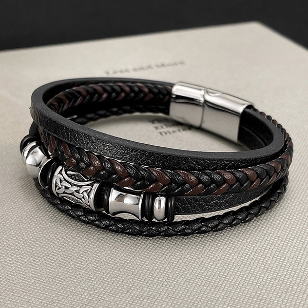 《 QBOX 》FASHION 飾品【O24N1607】精緻個性北歐符文鈦鋼圈多層次編織皮革手鍊/手環-細節圖4