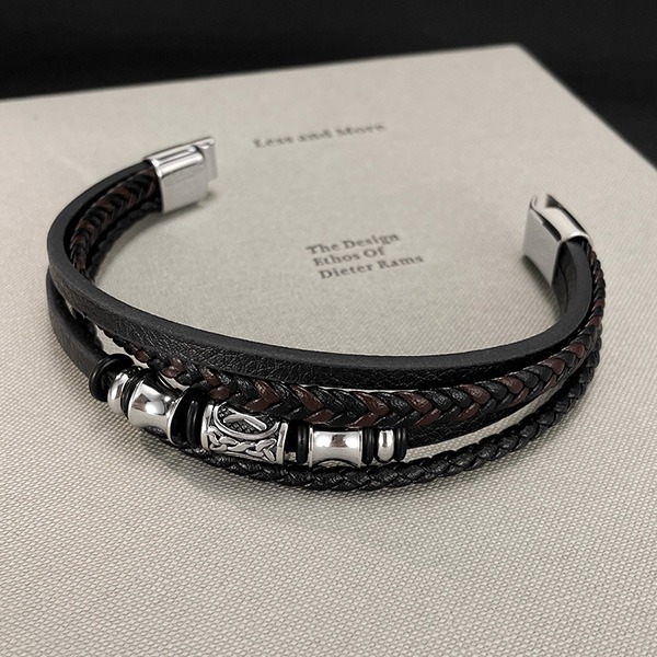 《 QBOX 》FASHION 飾品【O24N1607】精緻個性北歐符文鈦鋼圈多層次編織皮革手鍊/手環-細節圖7