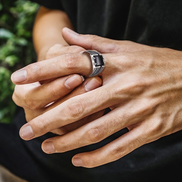 《 QBOX 》FASHION 飾品【TSR4125100】精緻個性復古方形黑瑪瑙邊鑽S925純銀戒指/開口戒指-細節圖9