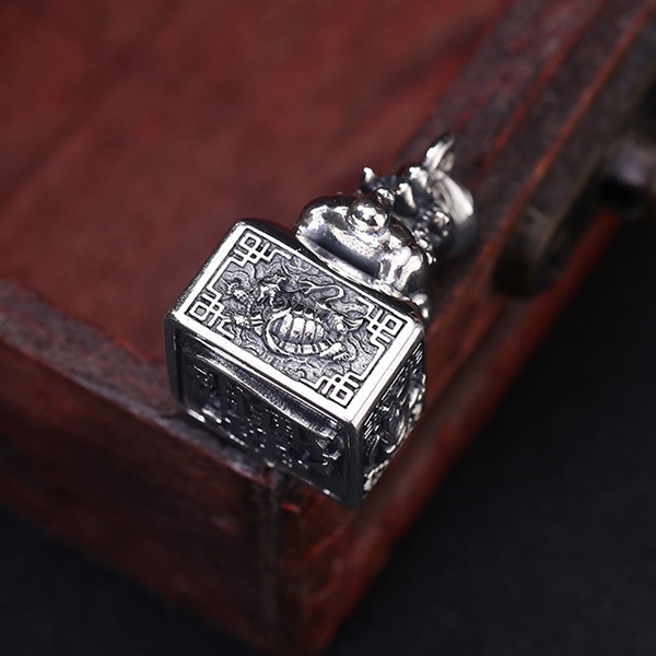 《 QBOX 》FASHION 飾品【TSC41125192】精緻個性復古四大神獸招財轉運貔貅印章S925純銀墬子/泰銀-細節圖6