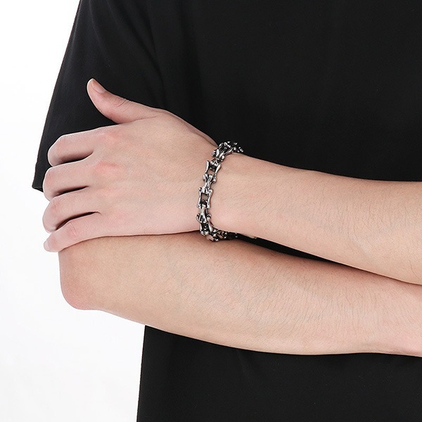 《QBOX 》FASHION 飾品【BK170270】 個性復古骨頭拼接環扣鑄造鈦鋼手鍊/手環-細節圖10