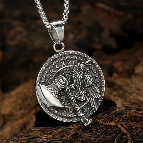 《 QBOX 》FASHION 飾品【CBP8-1295】精緻個性復古維京符文渡鴉戰斧圓盾掛鈦鋼墬子項鍊/掛飾-細節圖3