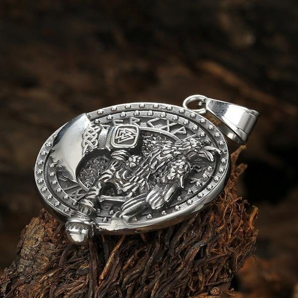 《 QBOX 》FASHION 飾品【CBP8-1295】精緻個性復古維京符文渡鴉戰斧圓盾掛鈦鋼墬子項鍊/掛飾-細節圖6