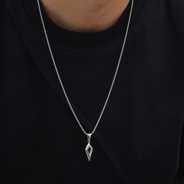 《 QBOX 》FASHION 飾品【CPN-2170】精緻個性鋒芒棱境・菱角箭簇鈦鋼墬子項鍊/掛飾-細節圖8