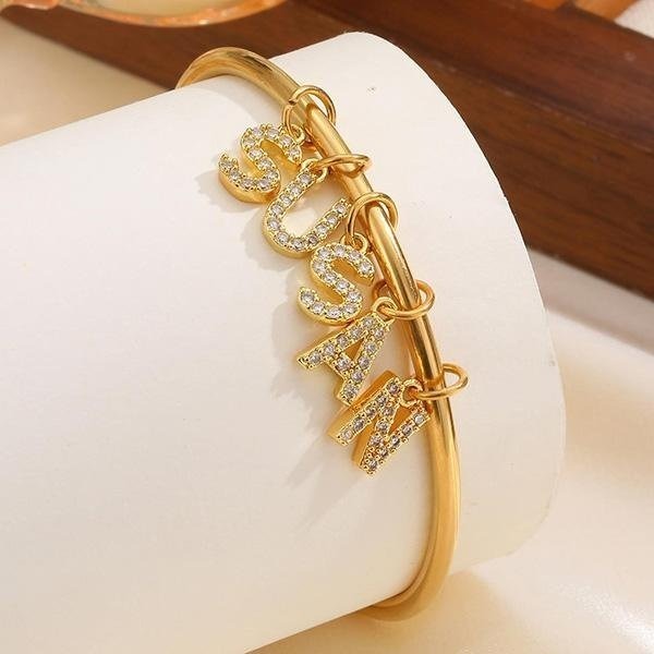 《 QBOX 》FASHION 飾品【GB-108】 精緻個性金色鋯石訂製字母DIY鈦鋼手鐲/手環-細節圖4