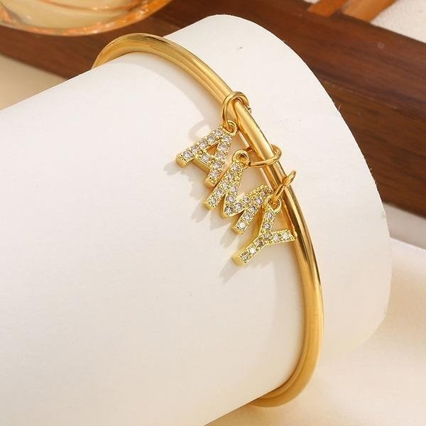 《 QBOX 》FASHION 飾品【GB-108】 精緻個性金色鋯石訂製字母DIY鈦鋼手鐲/手環-細節圖5