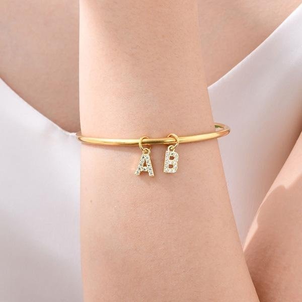 《 QBOX 》FASHION 飾品【GB-108】 精緻個性金色鋯石訂製字母DIY鈦鋼手鐲/手環-細節圖8