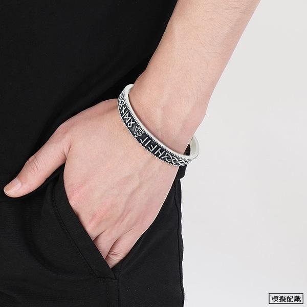 《 QBOX 》FASHION 飾品【BBRG-077A】 精緻個性北歐維京符文三角圖騰鑄造鈦鋼開口手鐲/手環-細節圖9