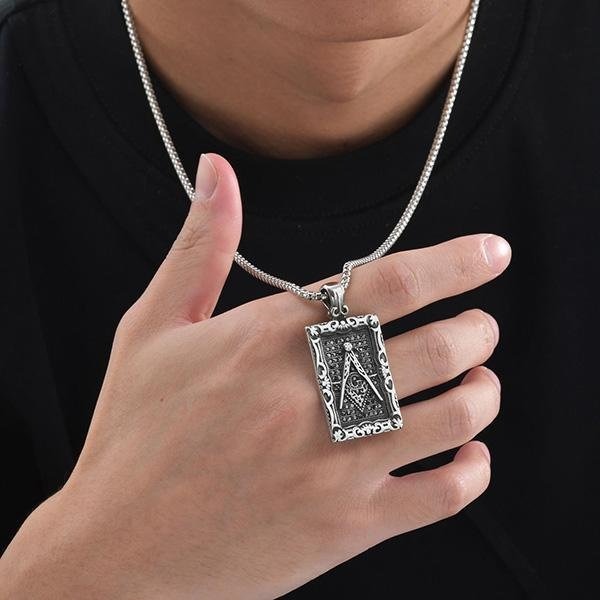 《 QBOX 》FASHION 飾品【CPN-2156】精緻個性復古共濟會標誌方牌鑄造鈦鋼墬子項鍊/掛飾-細節圖9