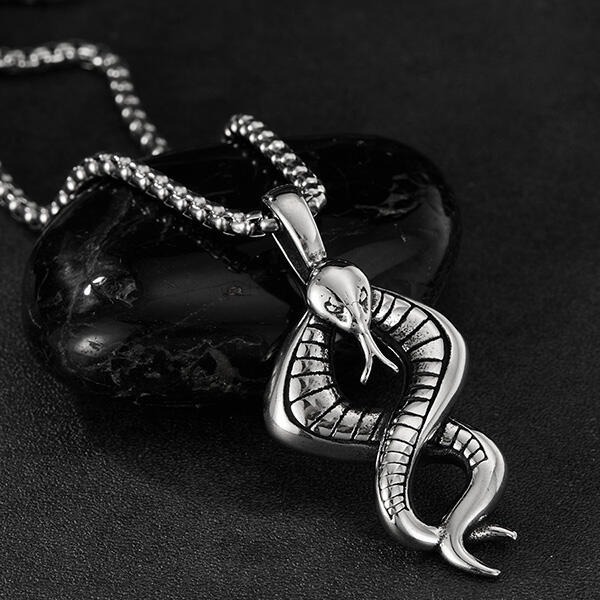 《 QBOX 》FASHION 飾品【C25N2635】精緻個性復古潮流靈蛇幻影鈦鋼墬子項鍊/掛飾-細節圖5