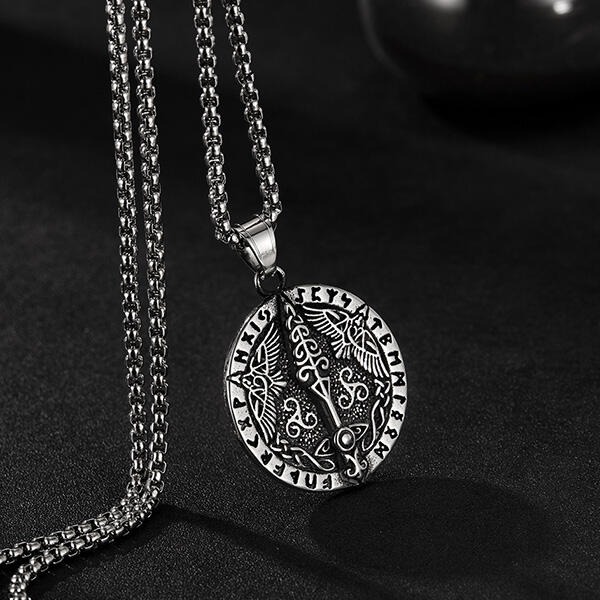 《 QBOX 》FASHION 飾品【C25N2631】精緻個性復古圓形維京符文烏鴉圖騰鈦鋼墬子項鍊/掛飾-細節圖4