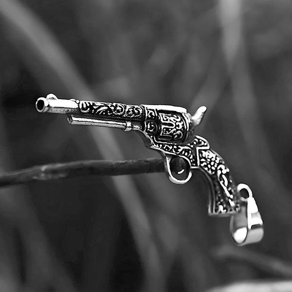 《 QBOX 》FASHION 飾品【CBP8-255】精緻個性復古西部牛仔雕花手槍鑄造鈦鋼墬子項鍊/掛飾-細節圖3