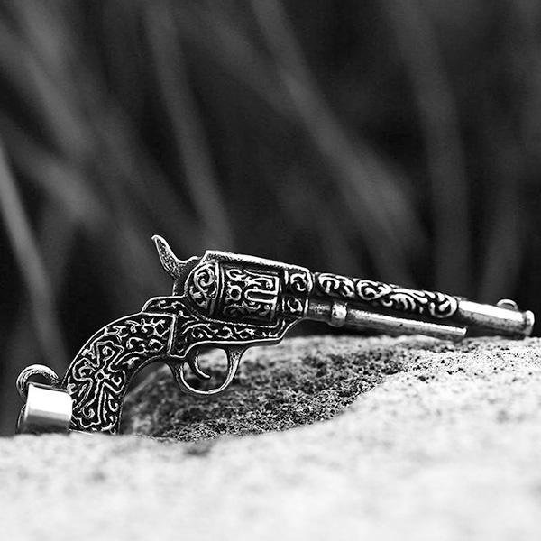 《 QBOX 》FASHION 飾品【CBP8-255】精緻個性復古西部牛仔雕花手槍鑄造鈦鋼墬子項鍊/掛飾-細節圖4