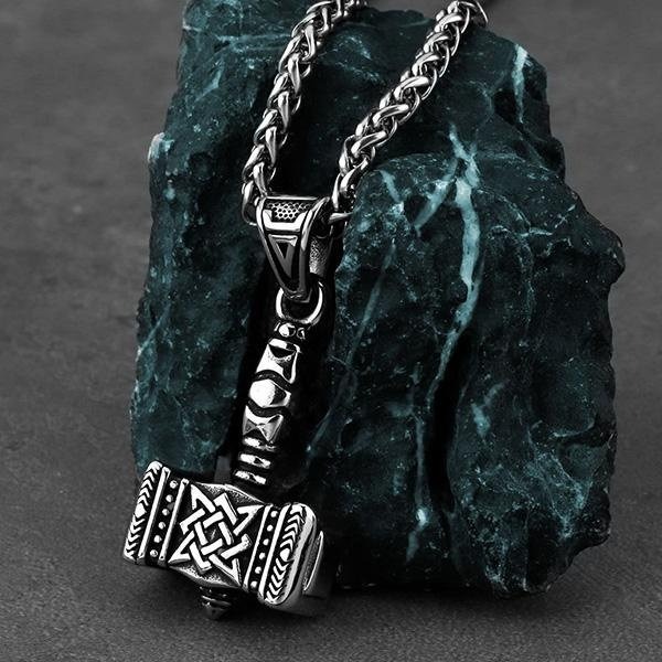 《 QBOX 》FASHION 飾品【CBP8-482】精緻個性復古維京符文之錘鑄造鈦鋼墬子項鍊/掛飾-細節圖5