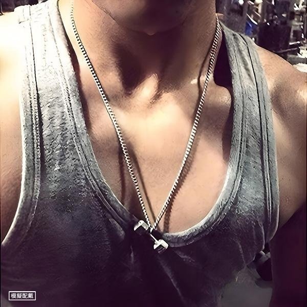 《 QBOX 》FASHION 飾品【CBP8-226】精緻個性運動健身啞鈴鈦鋼墬子項鍊/掛飾-細節圖8