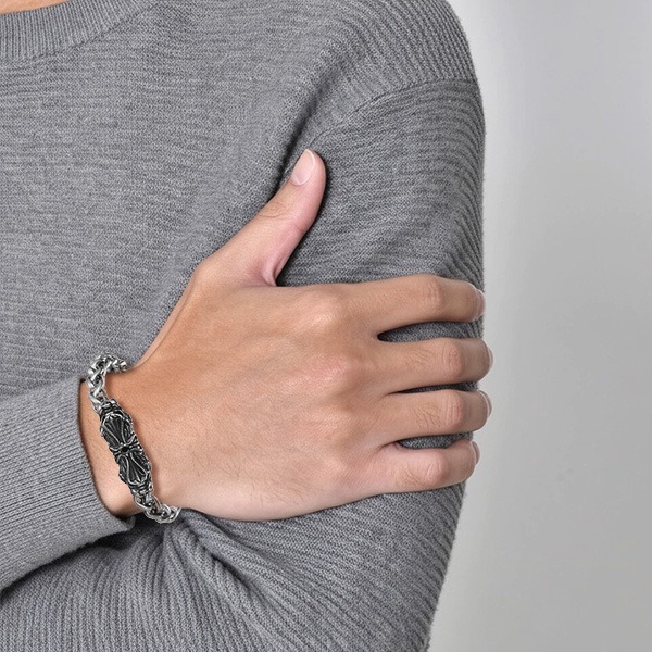 《 QBOX 》FASHION 飾品【B10023961】精緻個性歐美雙獅頭十字架黑鋯石鑄造鈦鋼手鍊/手環-細節圖7