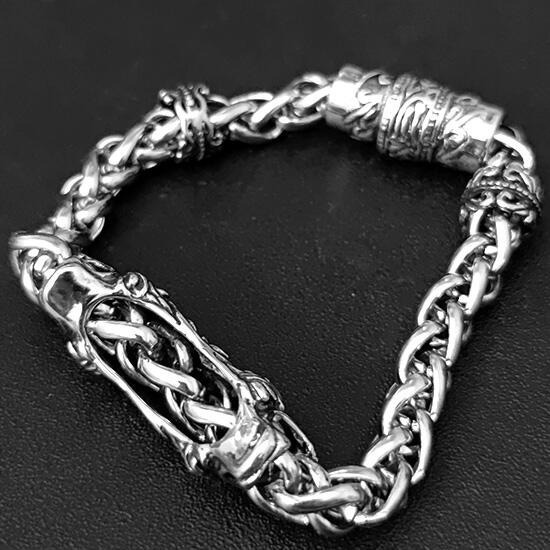 《 QBOX 》FASHION 飾品【B10023961】精緻個性歐美雙獅頭十字架黑鋯石鑄造鈦鋼手鍊/手環-細節圖5