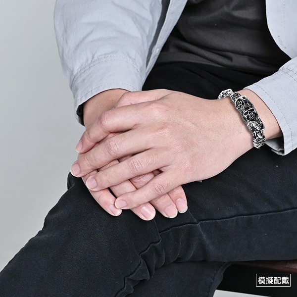 《QBOX 》FASHION 飾品【B10023969】精緻個性龐克風暗骸骷髏頭纏蛇鑄造鈦鋼手鍊/手環-細節圖8