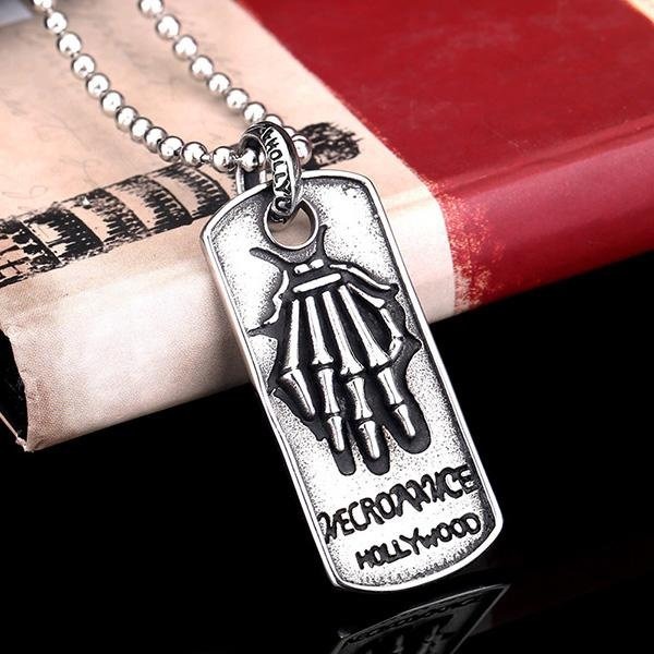 《 QBOX 》FASHION 飾品【CBP8-108】精緻個性復古塢骷髏手軍牌鑄造鈦鋼墬子項鍊/掛飾-細節圖3