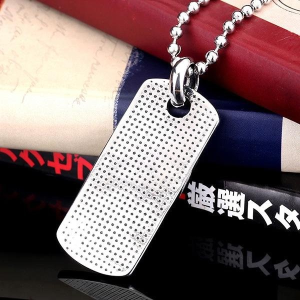 《 QBOX 》FASHION 飾品【CBP8-108】精緻個性復古塢骷髏手軍牌鑄造鈦鋼墬子項鍊/掛飾-細節圖4