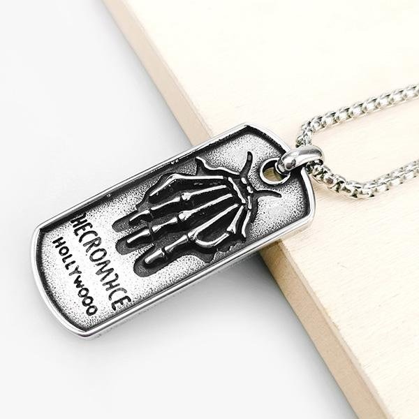 《 QBOX 》FASHION 飾品【CBP8-108】精緻個性復古塢骷髏手軍牌鑄造鈦鋼墬子項鍊/掛飾-細節圖6