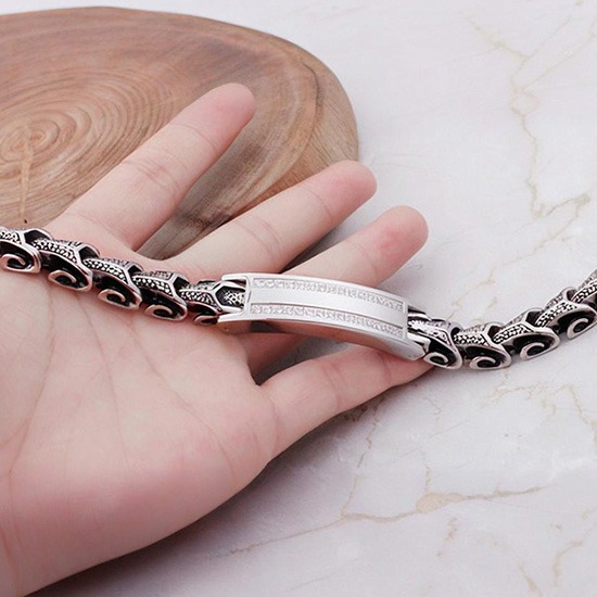 《 QBOX 》FASHION 飾品【BK105168】 精緻個性復古龍骨長方彎牌鑲鋯石鑄造鈦鋼手鍊/手環-細節圖6