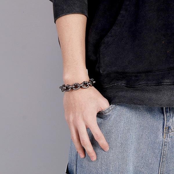 《QBOX 》FASHION 飾品【BK126373】 個性精工復古釘子彎鉤設計雕花環扣鑄造鈦鋼手鍊/手環-細節圖8