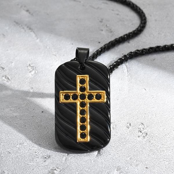 《 QBOX 》FASHION 飾品【GNC-1877】精緻個性黑色波浪紋軍牌金色鑲鑽十字架鈦鋼墬子項鍊/掛飾-細節圖5