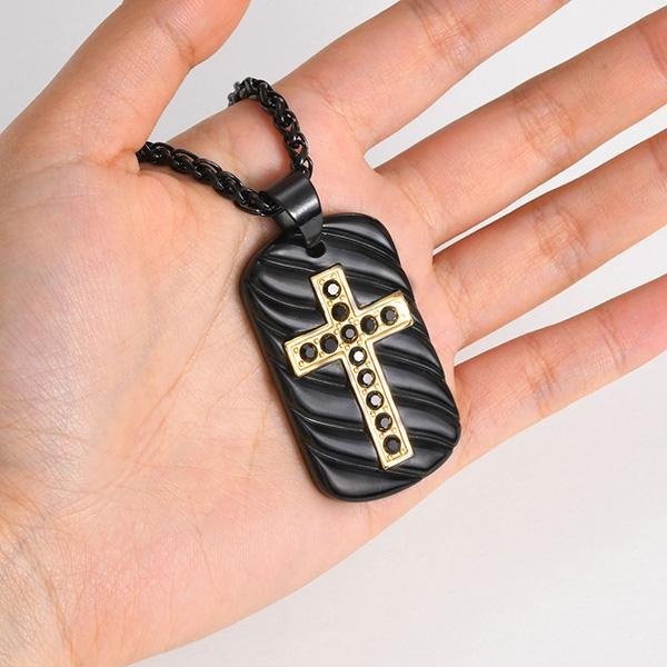 《 QBOX 》FASHION 飾品【GNC-1877】精緻個性黑色波浪紋軍牌金色鑲鑽十字架鈦鋼墬子項鍊/掛飾-細節圖8