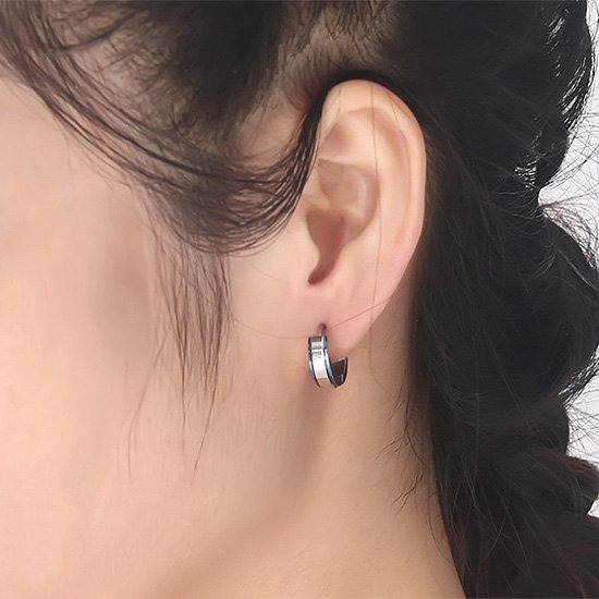 《QBOX 》FASHION 飾品【EEH-125】精緻個性歐美簡約邊間藍色鈦鋼環扣式耳環-細節圖5
