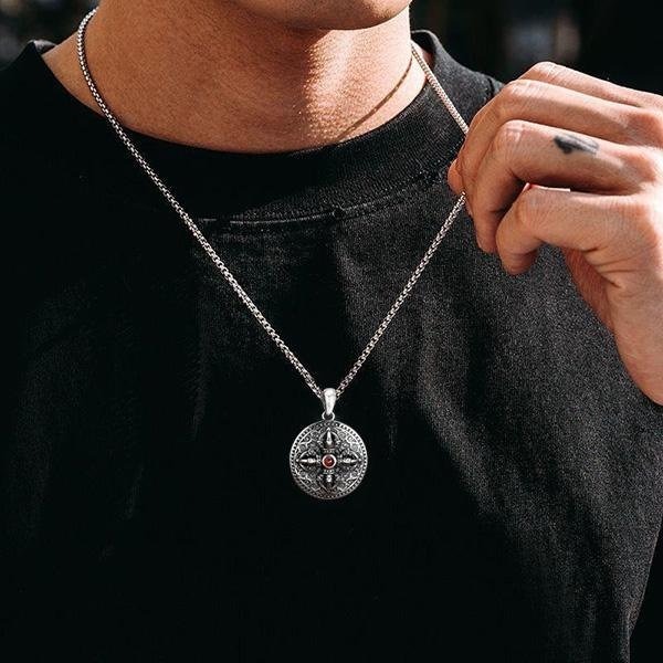 《 QBOX 》FASHION 飾品【TBC565108】精緻個性復古圓形雕花鑲石金剛杵護身符S925純銀墬子項鍊/掛飾-細節圖7