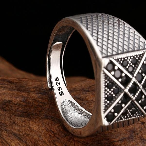 《 QBOX 》FASHION 飾品【TBR56372】精緻個性復古方形黑鑽交叉格紋S925純銀戒指/開口戒指-細節圖6