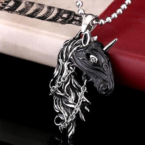《QBOX 》FASHION 飾品【CBP8-107】精緻個性暗黑風獨角獸獨角馬駒鈦鋼墬子項鍊/掛飾-細節圖4