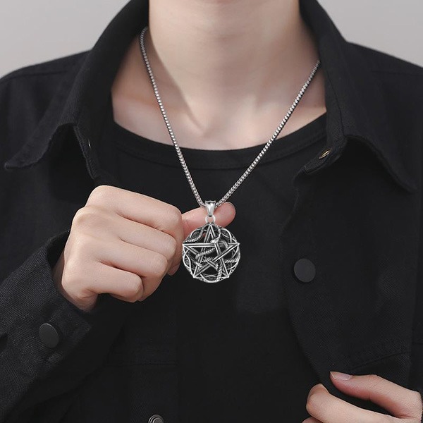 《QBOX 》FASHION 飾品【CBP8-712】精緻個性復古「蛇環星芒」五芒星蛇形鑄造鈦鋼墬子項鍊/掛飾-細節圖7