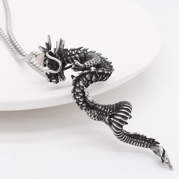 《QBOX 》FASHION 飾品【CBP8-534】精緻個性精雕立體「逆鱗」東方神龍鈦鋼墬子項鍊/掛飾-細節圖4