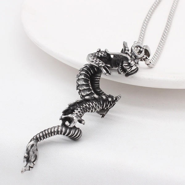 《QBOX 》FASHION 飾品【CBP8-534】精緻個性精雕立體「逆鱗」東方神龍鈦鋼墬子項鍊/掛飾-細節圖5