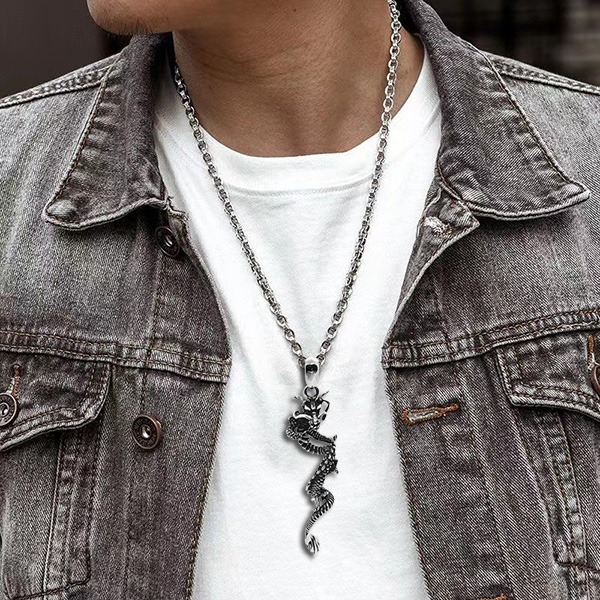 《QBOX 》FASHION 飾品【CBP8-534】精緻個性精雕立體「逆鱗」東方神龍鈦鋼墬子項鍊/掛飾-細節圖9