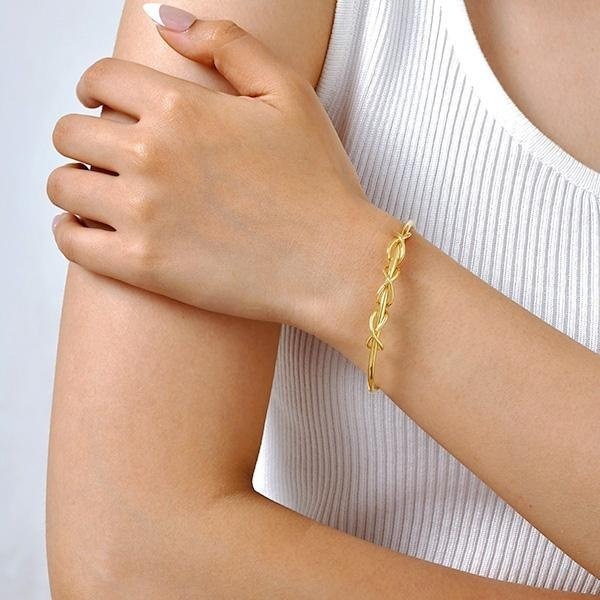 《 QBOX 》FASHION 飾品【GB-706】 精緻個性金色無限符號纏繞鈦鋼開口手鐲/手環-細節圖6