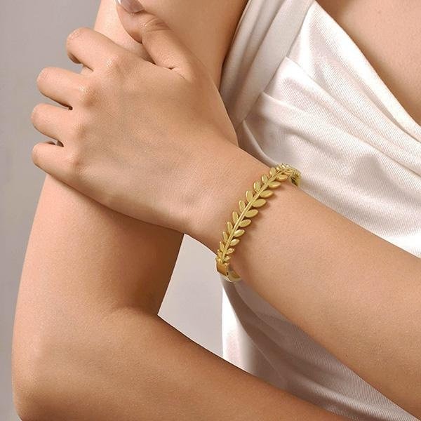 《 QBOX 》FASHION 飾品【GB-705G】 精緻個性金色橄欖葉設計鈦鋼手鐲/手環-細節圖8