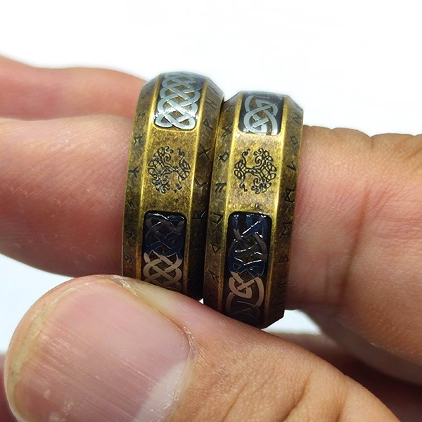 《 QBOX 》FASHION 飾品【RBR-R217】精緻個性復古北歐符文生命樹青銅編織紋鈦鋼戒指/戒環(二款)-細節圖10