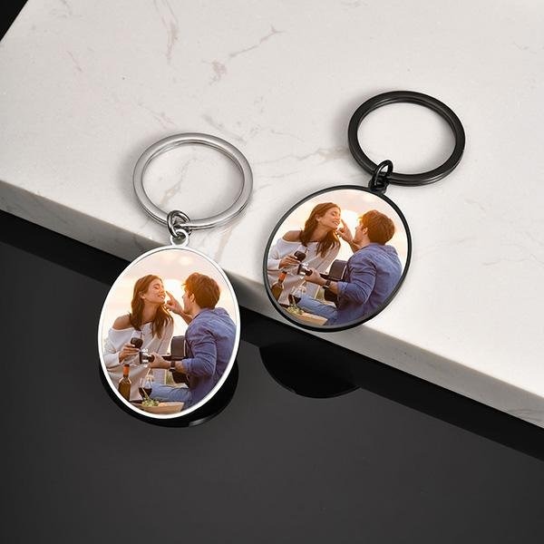 《 QBOX 》FASHION 飾品【GKR-168】精緻個性「時光密語」客製化照片鑰匙圈(二色)-細節圖4