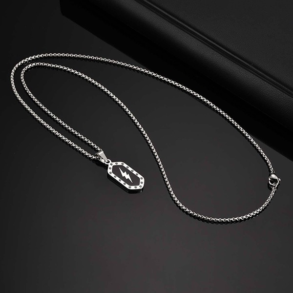 《 QBOX 》FASHION 飾品【CPN-2161】精緻個性「閃電契約」能量符紋鈦鋼墬子項鍊/掛飾-細節圖5