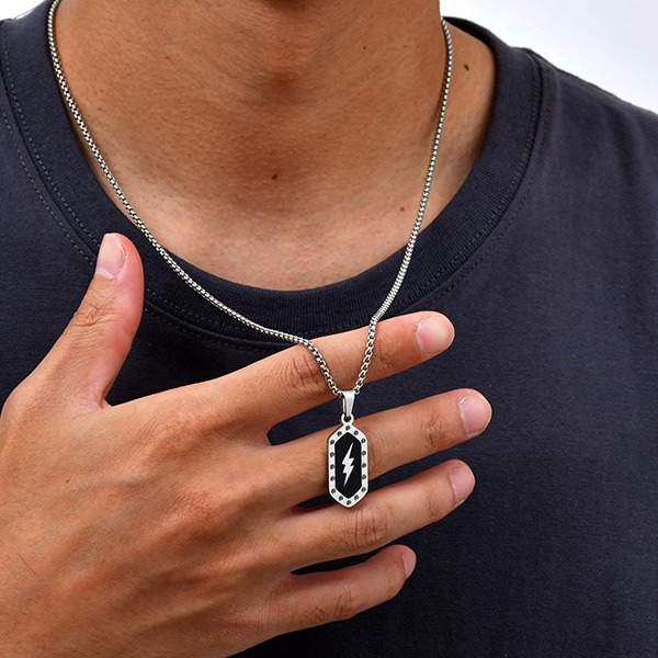 《 QBOX 》FASHION 飾品【CPN-2161】精緻個性「閃電契約」能量符紋鈦鋼墬子項鍊/掛飾-細節圖7