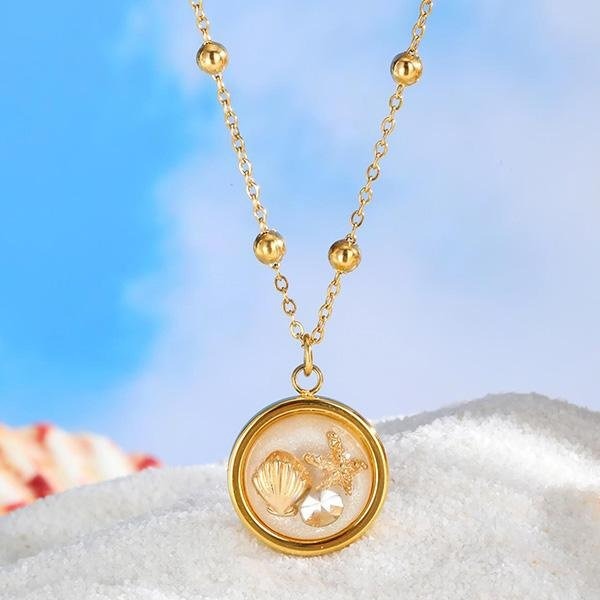 《 QBOX 》FASHION 飾品【GNC-2196】 精緻個性夏日海洋風貝殼海星金色圓牌鈦鋼墬子項鍊/蛇骨鍊-細節圖3