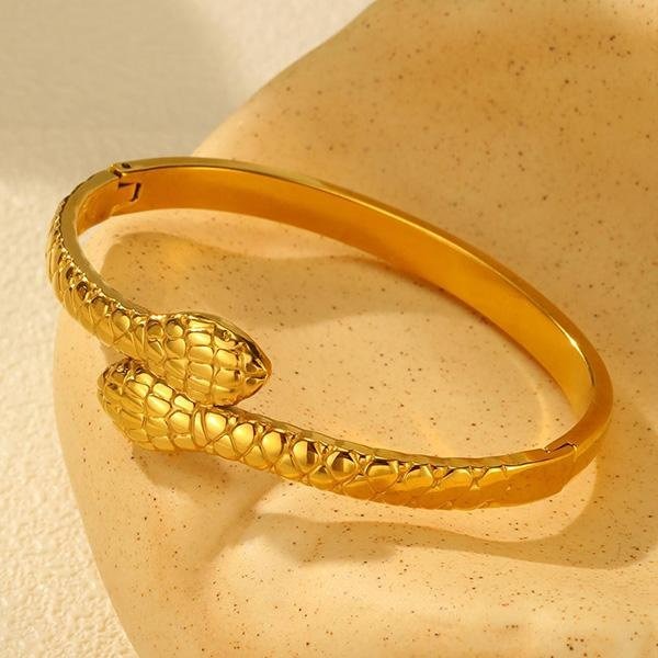 《 QBOX 》FASHION 飾品【GB-697】 精緻個性金色蛇鱗浮雕鈦鋼手鐲/手環-細節圖5