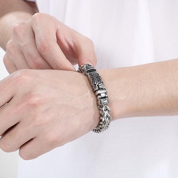 《QBOX 》FASHION 飾品【BK180725】 個性復古方形龍骨雕花環扣鈦鋼手鍊/手環(二色)-細節圖9